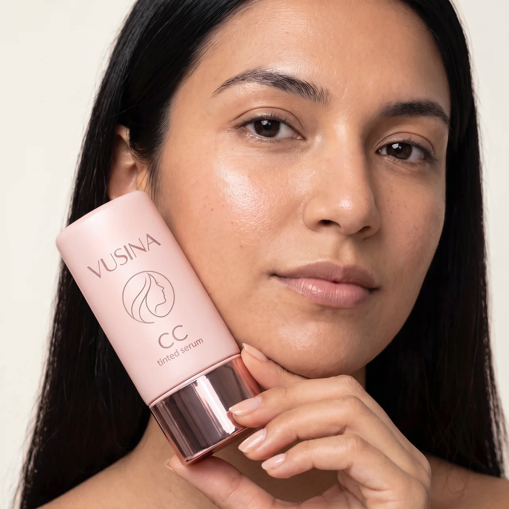 Holding the CC Color-Correcting Tinted Serum